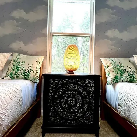 5 Bedrooms 7 Beds Luxury Fenced Yard Pets Ok Charlotte