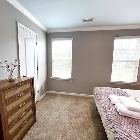 5 Bedrooms 7 Beds Luxury Fenced Yard Pets Ok Holiday home