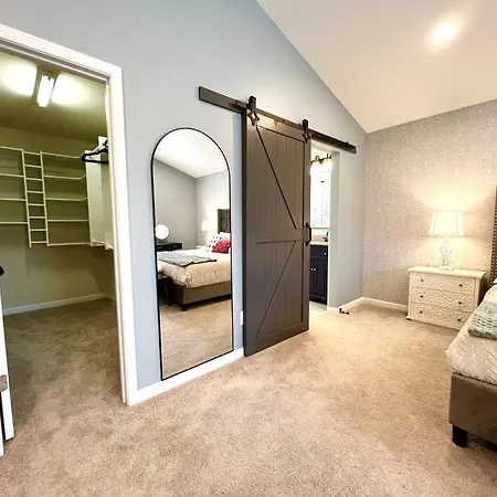 5 Bedrooms 7 Beds Luxury Fenced Yard Pets Ok Holiday home *
