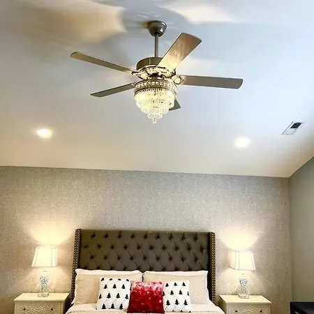 5 Bedrooms 7 Beds Luxury Fenced Yard Pets Ok *