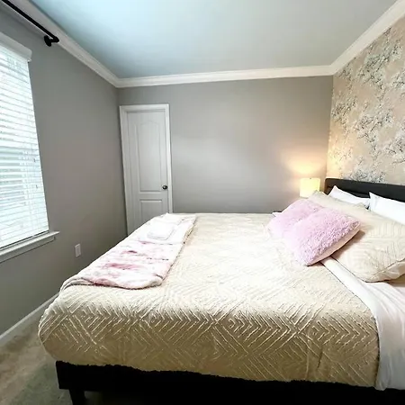 5 Bedrooms 7 Beds Luxury Fenced Yard Pets Ok Charlotte