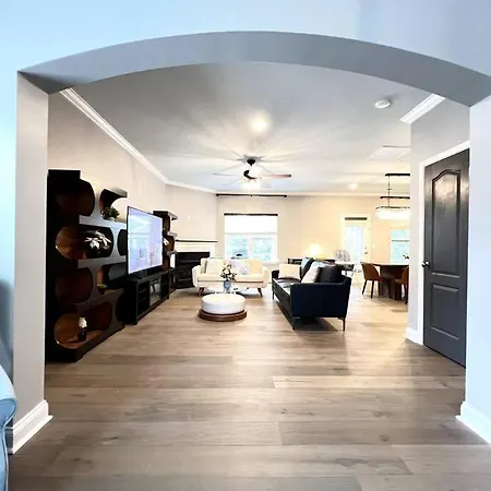 5 Bedrooms 7 Beds Luxury Fenced Yard Pets Ok Holiday home