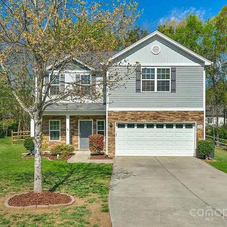 5 Bedrooms 7 Beds Luxury Fenced Yard Pets Ok