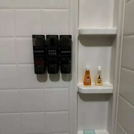 Spacious & Peaceful 1br Wifi, Netflix Apartment *