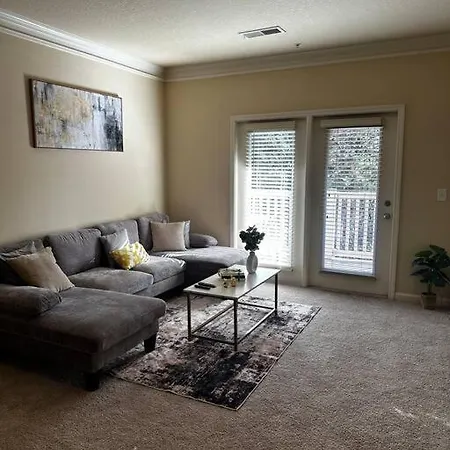 Spacious & Peaceful 1br Wifi, Netflix Apartment *