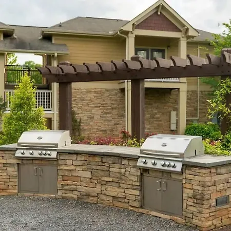 Spacious & Peaceful 1br Wifi, Netflix Apartment *