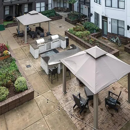 Apartment Chic 1-bedroom Modern With Gym & Free Parking *