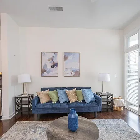 Chic 1-bedroom Modern With Gym & Free Parking Apartment Charlotte