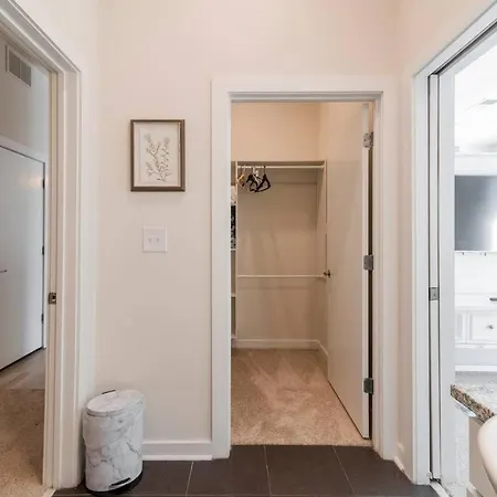 Apartment Stylish 2-bedroom In With Free Parking *