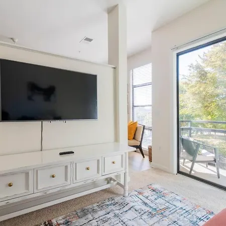 Apartment Stylish 2-bedroom In With Free Parking