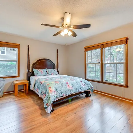 Holiday home 10 Mi To Dtwn Family-friendly Charlotte