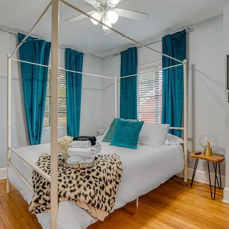 Cozy & Charming Home, Minutes To Everything! *