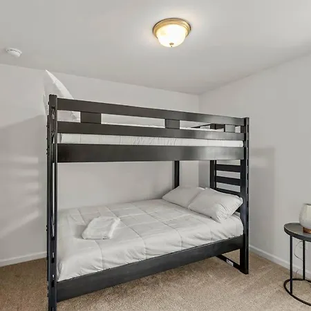 Brand New, Contemporary, Less Than 15 Mins Everywhere In * Charlotte