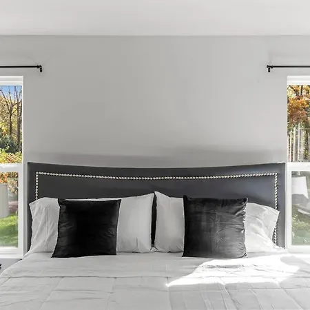 Brand New, Contemporary, Less Than 15 Mins Everywhere In * Charlotte