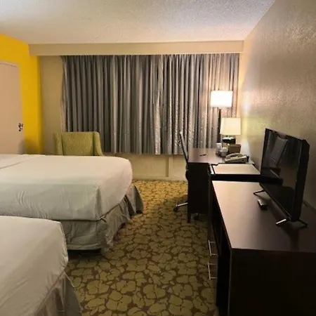 Hotel Ramada Plaza By Wyndham South End Airport