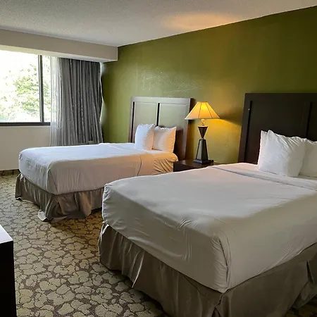 Hotel Ramada Plaza By Wyndham South End Airport 3*