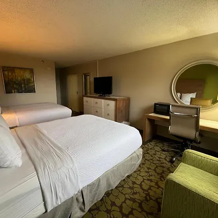 Ramada Plaza By Wyndham South End Airport 3*