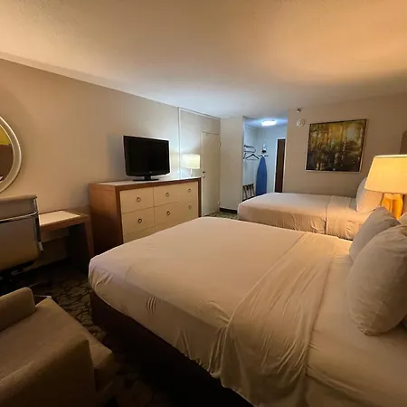 Hotel Ramada Plaza By Wyndham South End Airport 3*