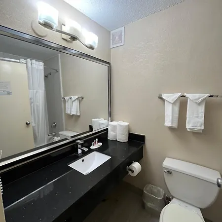 Ramada Plaza By Wyndham South End Airport Hotel
