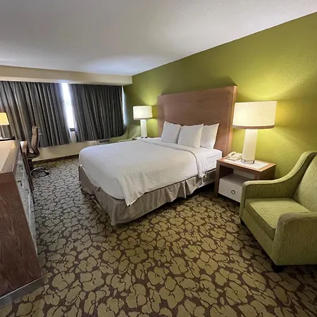 Hotel Ramada Plaza By Wyndham South End Airport