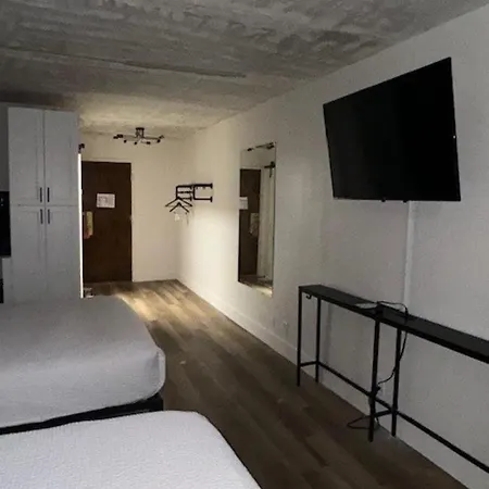 Ramada Plaza By Wyndham South End Airport Hotel 3*