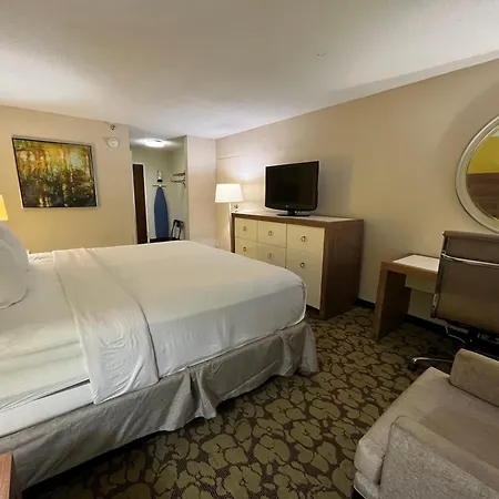 Ramada Plaza By Wyndham South End Airport Hotel