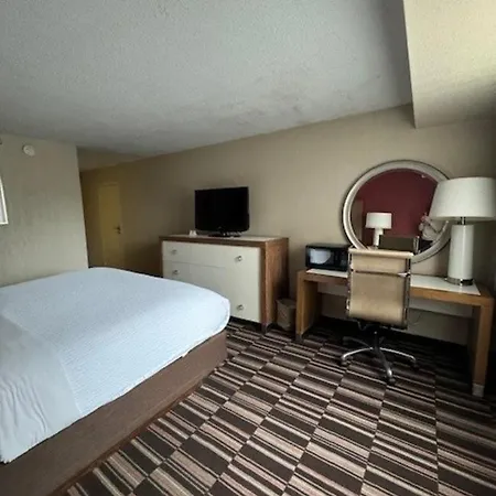 Ramada Plaza By Wyndham South End Airport 3* Charlotte
