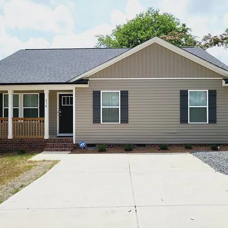 Ranch Home! Near Uncc, Medieval, Pavilion & Uptown Charlotte