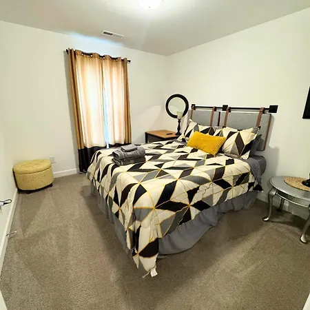 Ranch Home! Near Uncc, Medieval, Pavilion & Uptown Charlotte