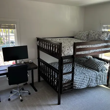 Holiday home Spacious And Comfy Clt Retreat