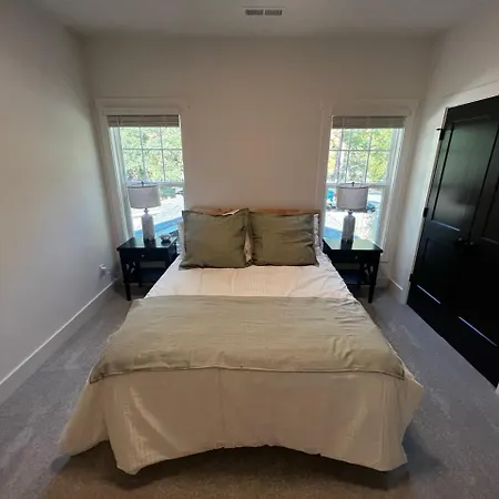 Spacious And Comfy Clt Retreat Holiday home *