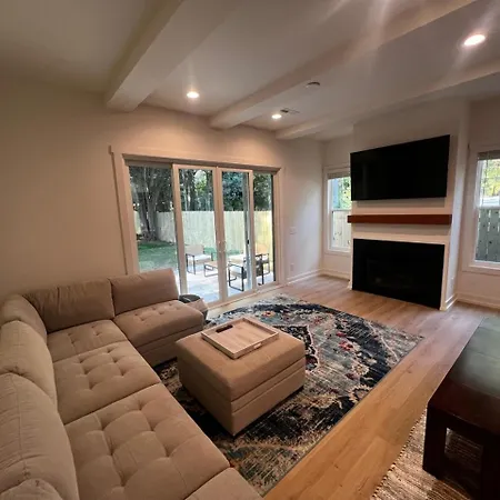 Holiday home Spacious And Comfy Clt Retreat *
