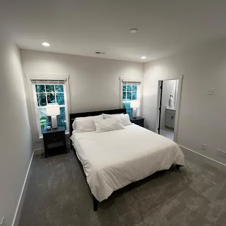 Spacious And Comfy Clt Retreat Holiday home Charlotte