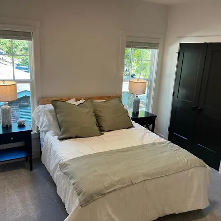 Spacious And Comfy Clt Retreat Holiday home