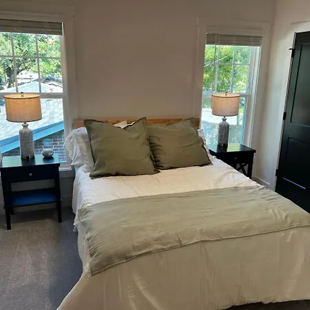 Spacious And Comfy Clt Retreat Holiday home *