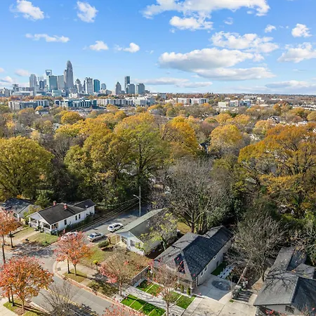 Holiday home Retreat: Luxury 4br Heaven Charlotte