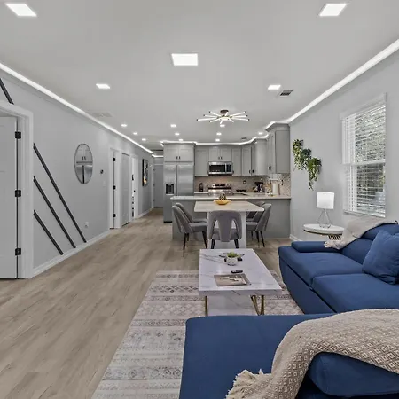 Retreat: Luxury 4br Heaven Holiday home Charlotte