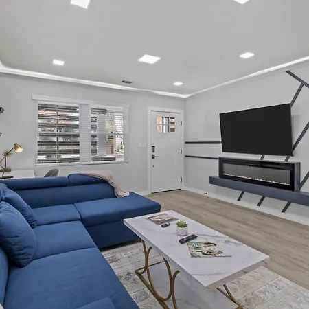 Holiday home Retreat: Luxury 4br Heaven Charlotte