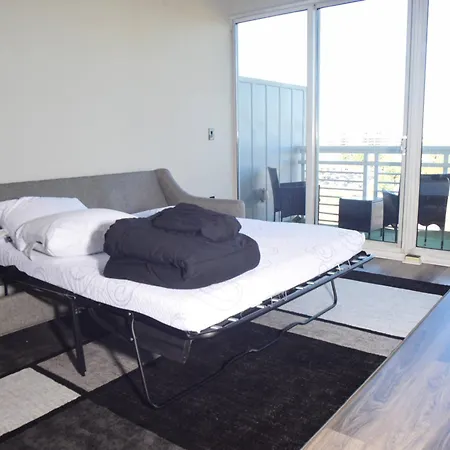 Perfect Uptown Loft-2 Min Walk To City's Spots *