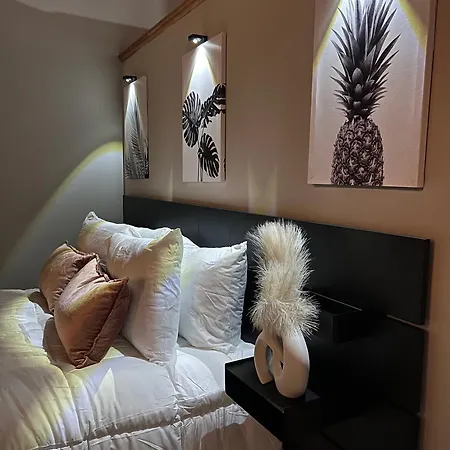 Perfect Uptown Loft-2 Min Walk To City's Spots Apartment *
