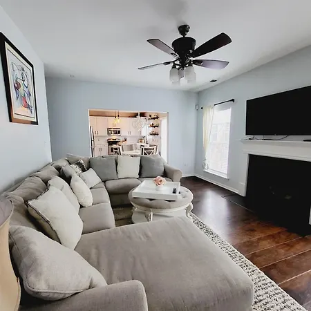 Spacious 4 Bdrm Fenced Yard With Garage Charlotte