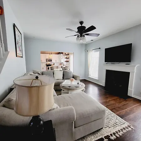 Spacious 4 Bdrm Fenced Yard With Garage Holiday home