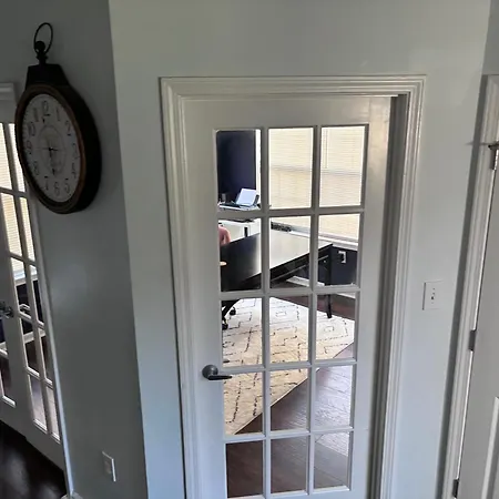 Spacious 4 Bdrm Fenced Yard With Garage