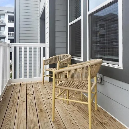Landing Modern With Amazing Amenities *