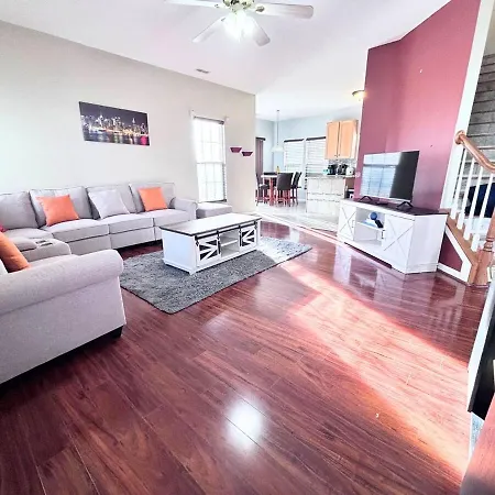 Villa Amazing 4 Bdrm W Garage In *