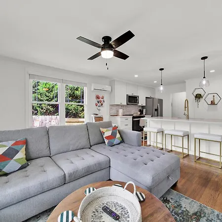 Apartment In The Center Of It All! *