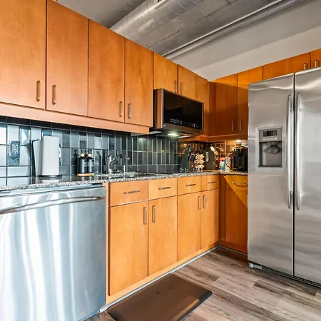 Apartment Perfect Uptown Loft-2 Min Walk To City's Spots