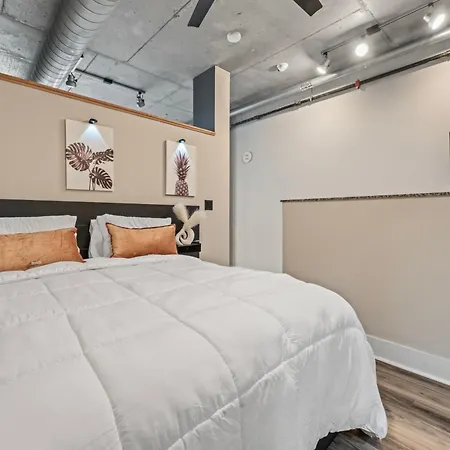 Perfect Uptown Loft-2 Min Walk To City's Spots
