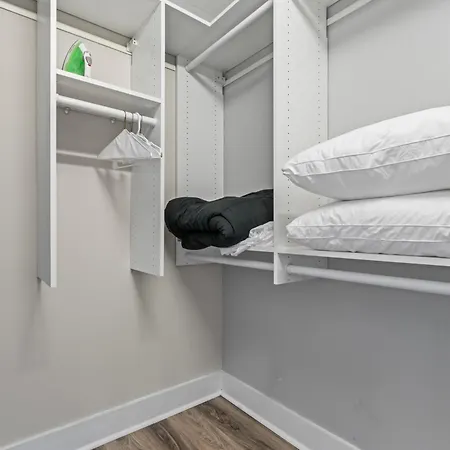 Apartment Perfect Uptown Loft-2 Min Walk To City's Spots *