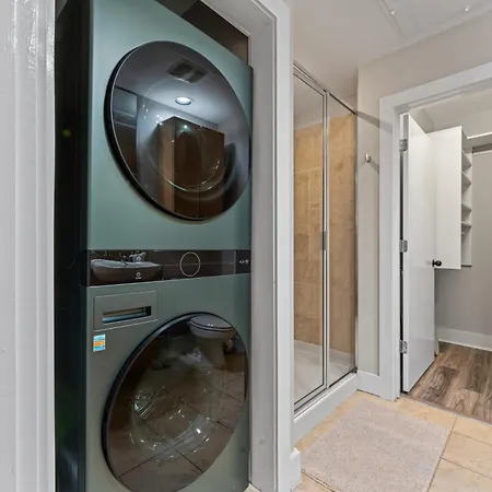 Perfect Uptown Loft-2 Min Walk To City's Spots Apartment *
